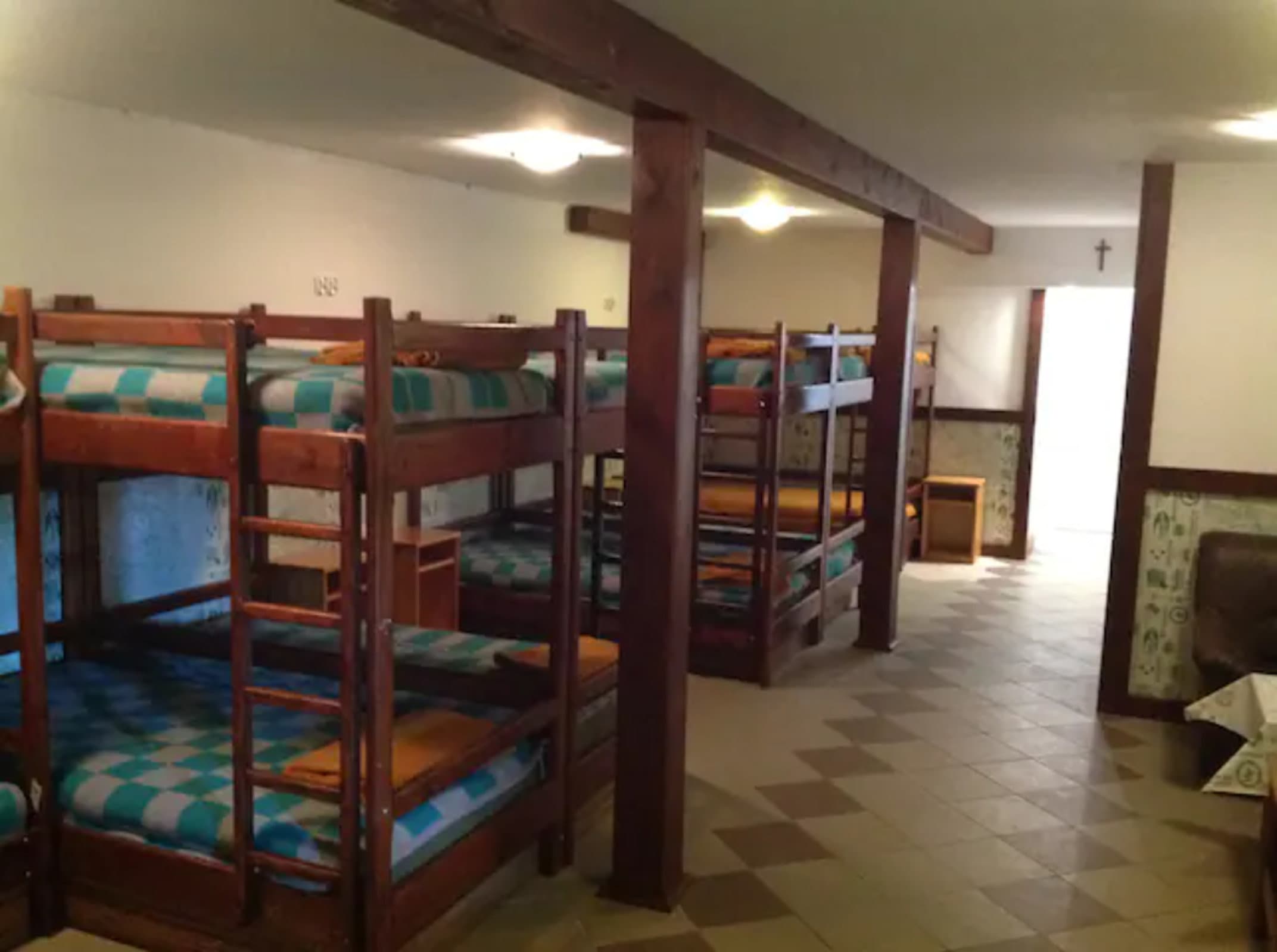 AgroHostel Hajduczek – sala z piętrowymi łóżkami